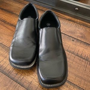 Boys dress shoes 3.5